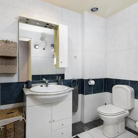 Oura Cozy Apartment